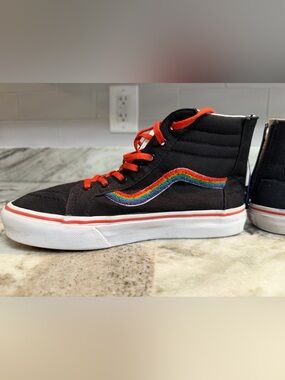 Vans SK8-Hi Zip Chenille Rainbow Kids Size 5